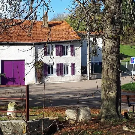 Du Ruisseau Des Cornees 度假居